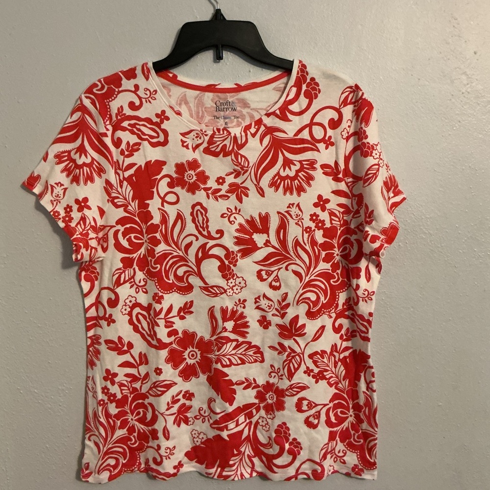 Red and White Floral Women's Top by Croft & Barrow. Size XL.